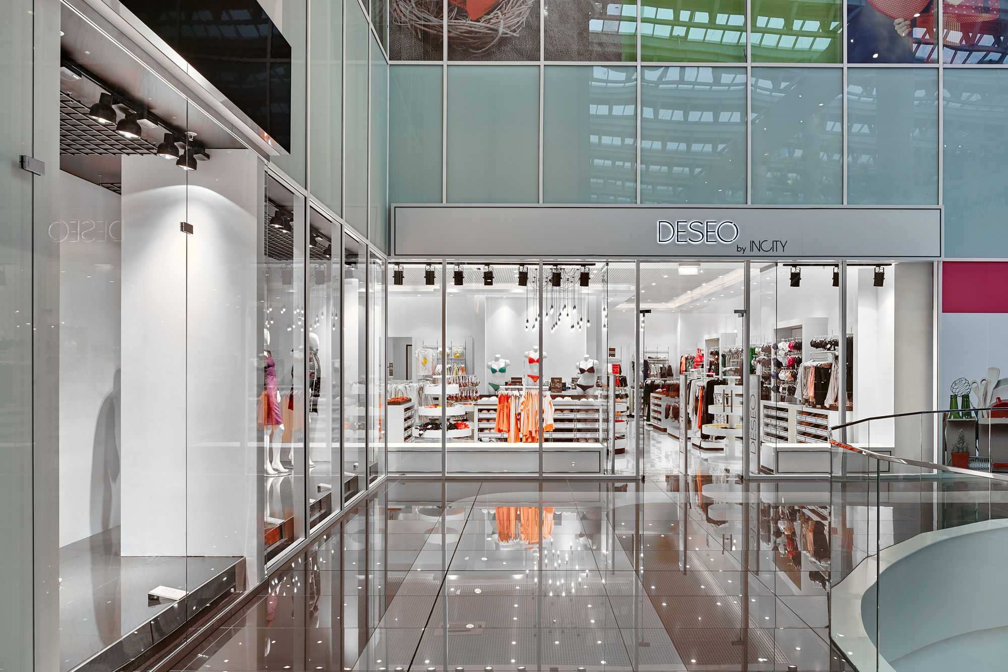 Фото Суцільноскляні двері