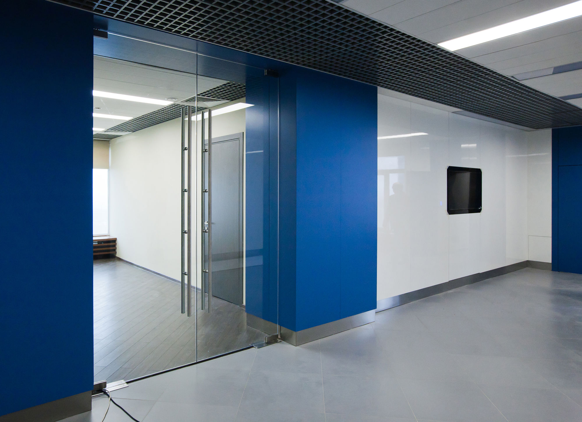 Фото Суцільноскляні двері