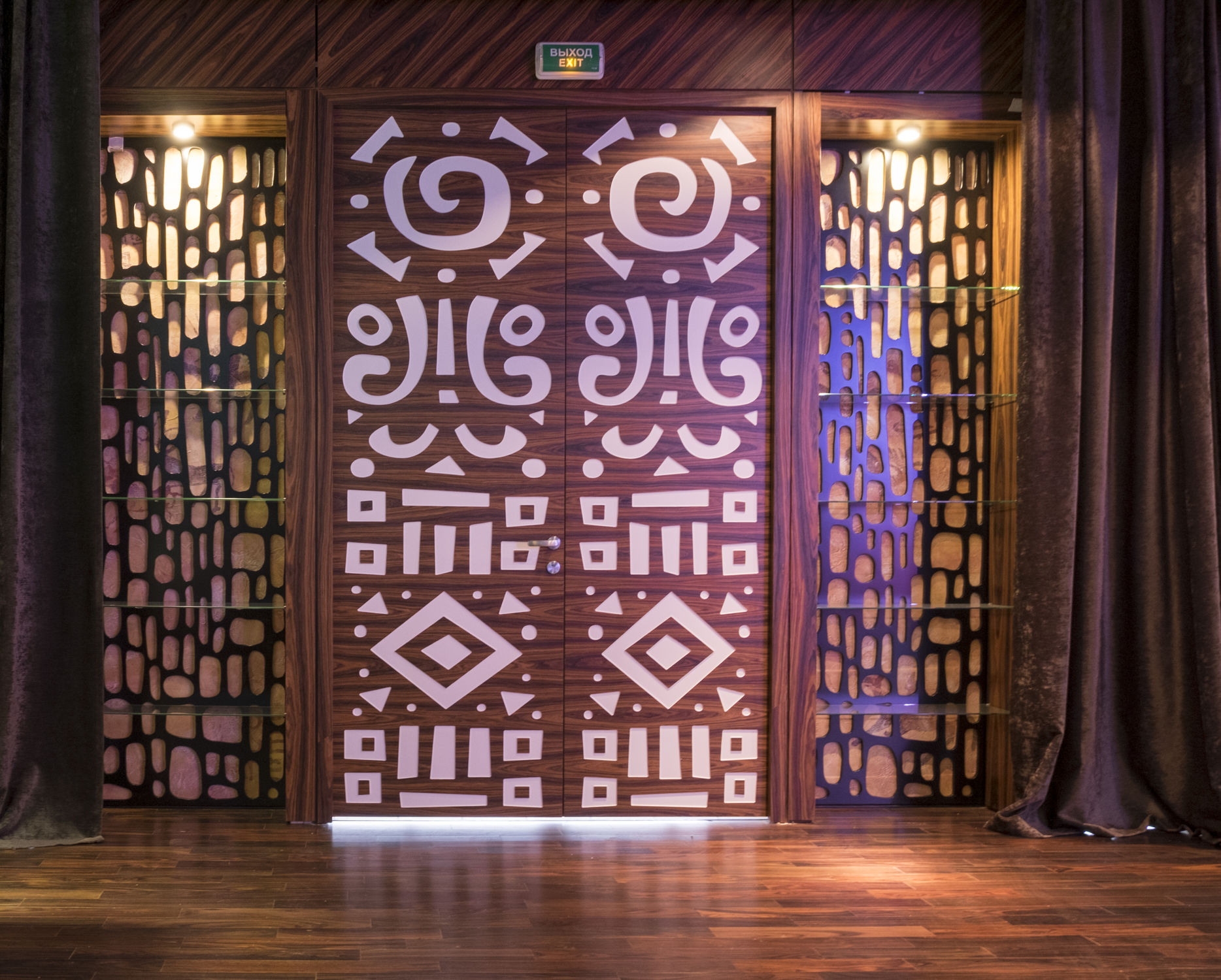 Фото Шпоновані двері Regina