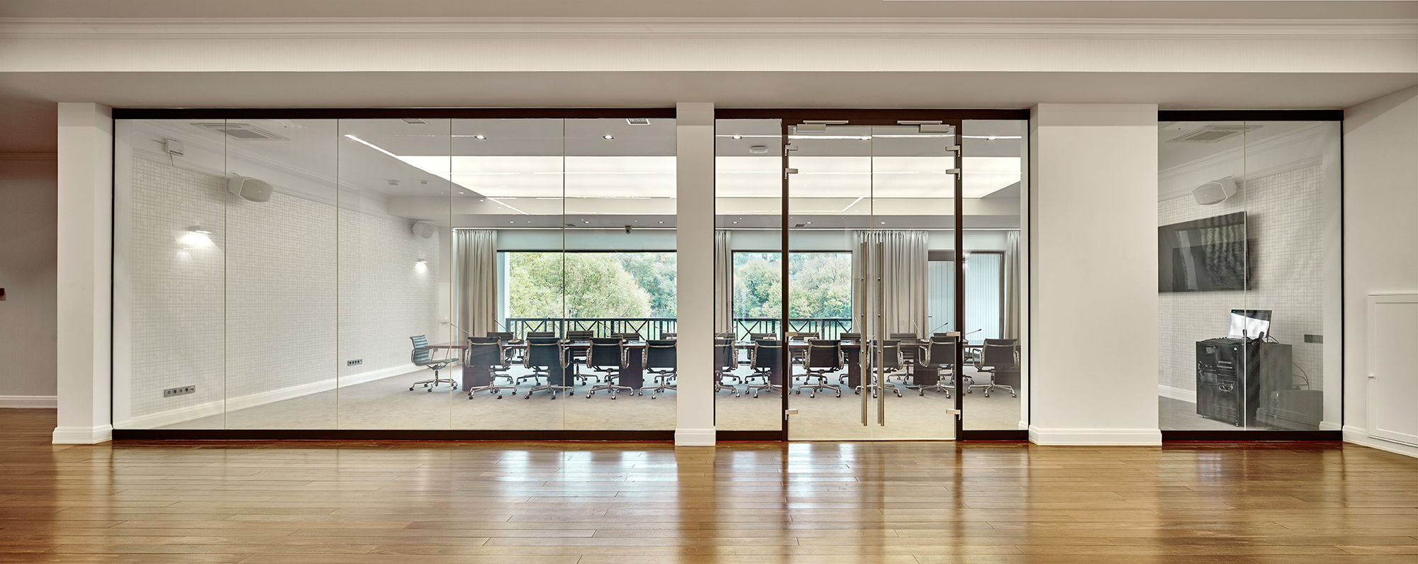 Фото Суцільноскляні перегородки NAYADA-Crystal