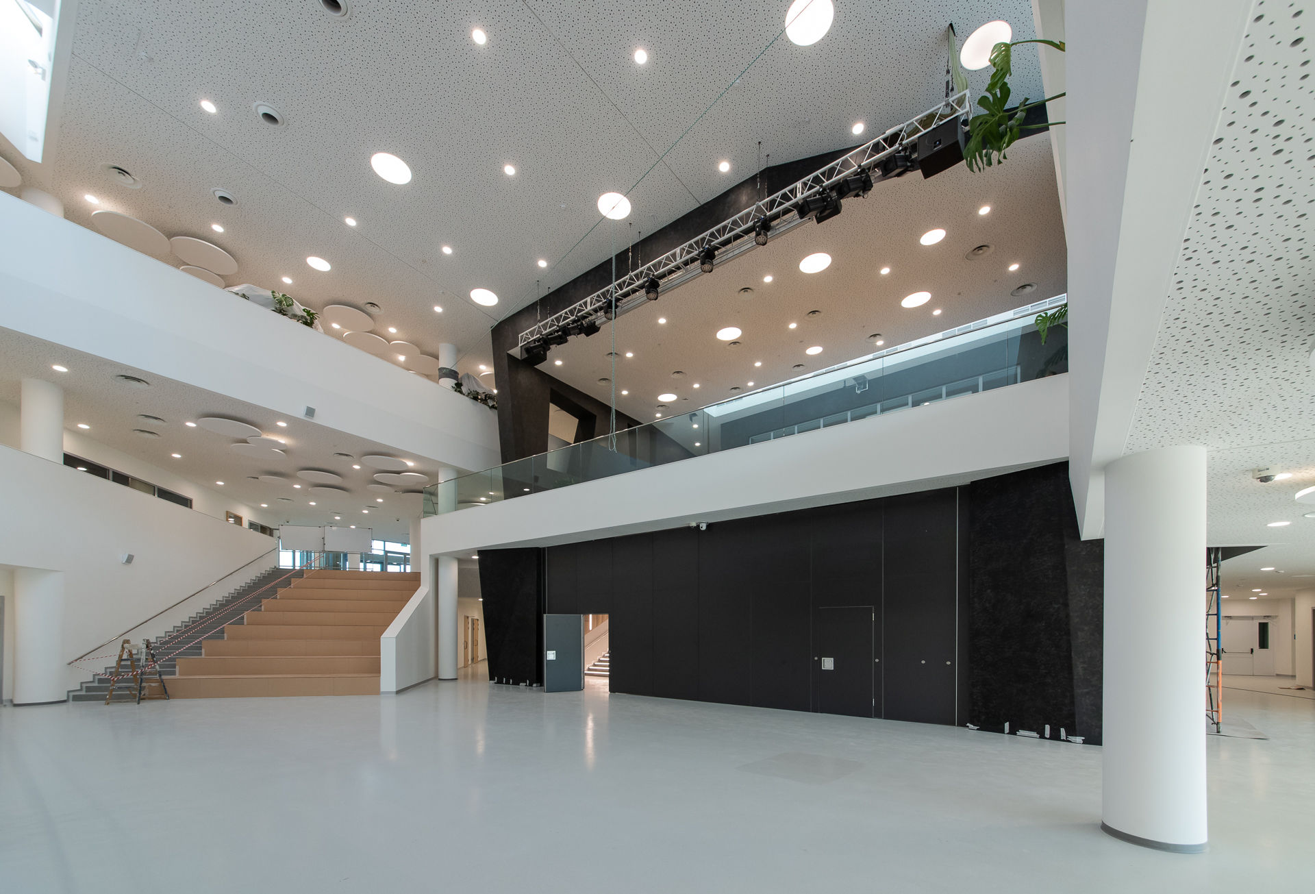 Фото Розсувні перегородки NAYADA Hufcor