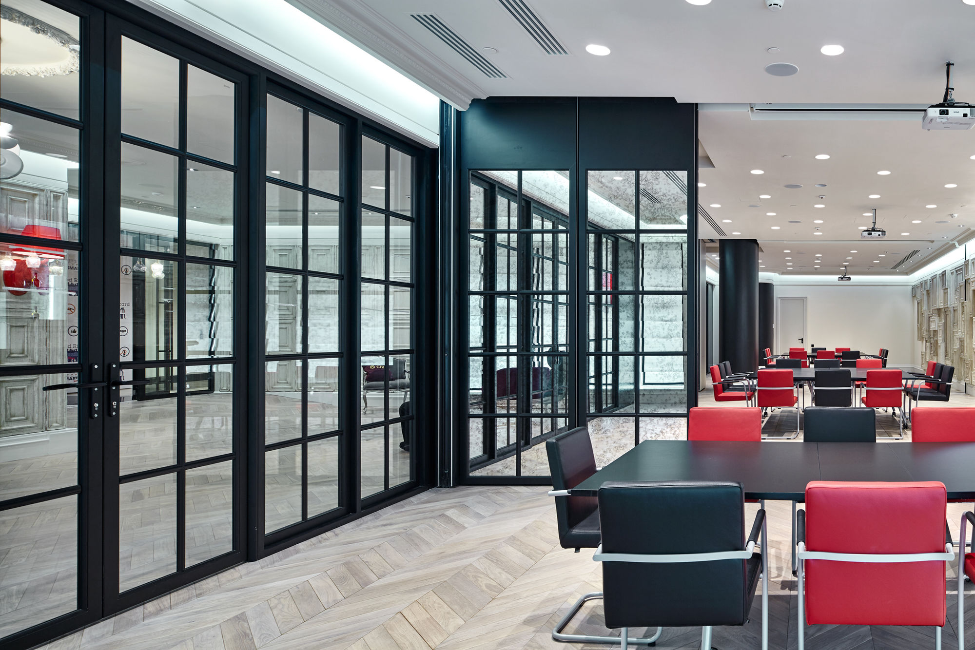 Фото Розсувні перегородки NAYADA Hufcor