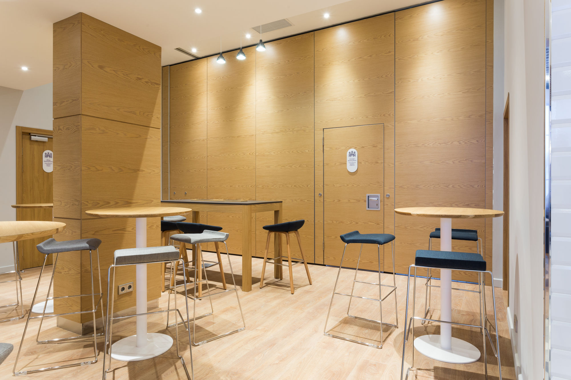 Фото Розсувні перегородки NAYADA Hufcor