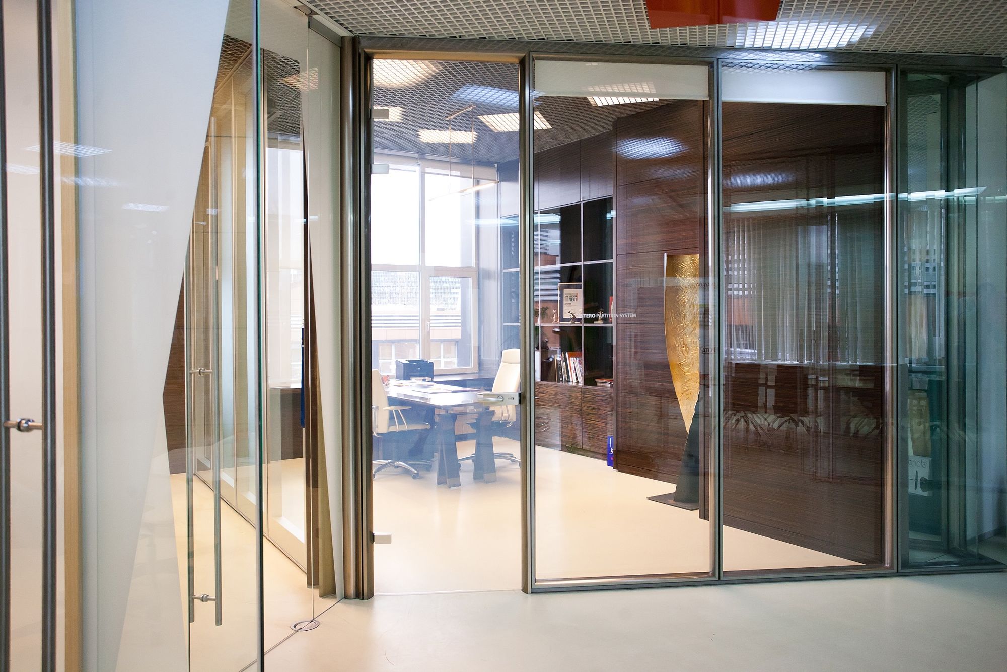 Фото Скло зі змінною прозорістю NAYADA SmartGlass