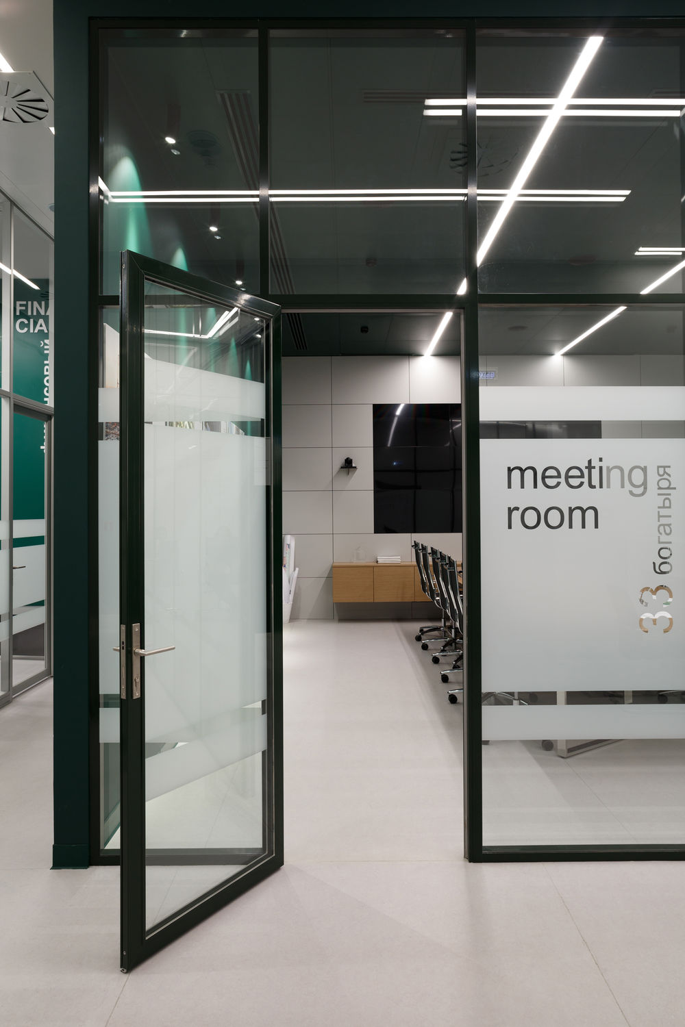 Фото Двері в алюмінієвій обв'язці