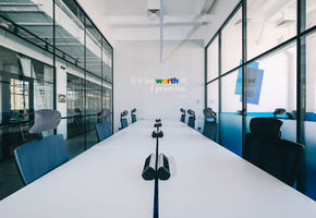 NAYADA-Crystal в проекті Компанія NAYADA оформила простір нового офісу сучасного співтовариства відбулися стартап-основатетелей - LIFT99 в м.Київ.
