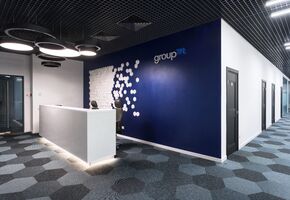 Стійки reception в проекті NAYADA закінчила створення стильного офісу для світового гіганта в сфері реклами - компанії GroupM.