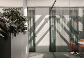 Двері в проекті Неймовірно стильна робота реалізована компанією NAYADA спільно з Архітектурною студією 